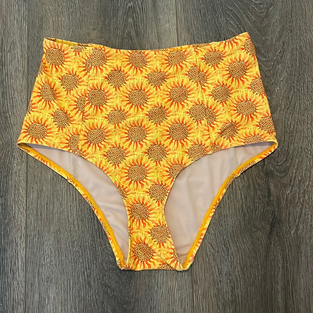 High cut kortni Jeane swim bottoms